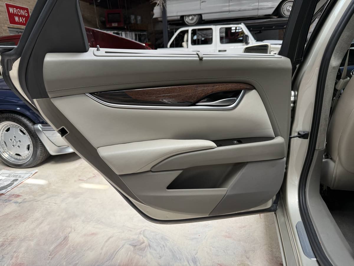 Used 2013 Cadillac XTS Platinum w/ Driver Assist Package FWD image 23