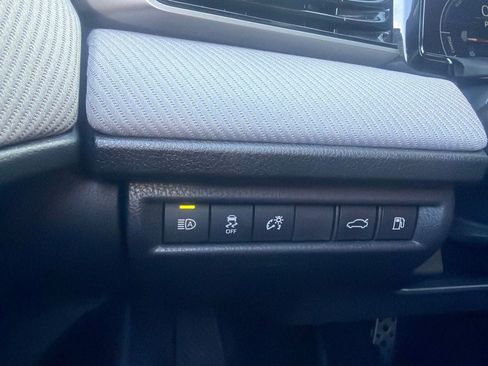 Used 2025 Toyota Camry SE w/ Convenience Package FWD image 3