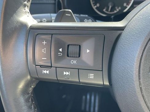 Used 2025 Nissan Pathfinder SV FWD image 31