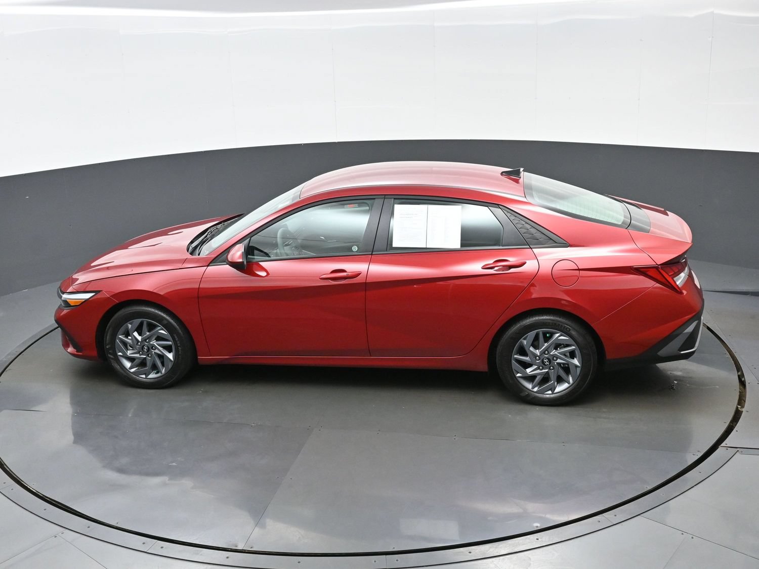 Certified 2026 Hyundai Elantra Hybrid FWD image 35