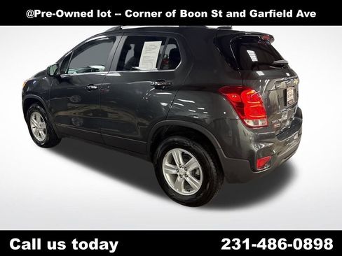 Used 2018 Chevrolet Trax LT w/ LT Convenience Package image 3