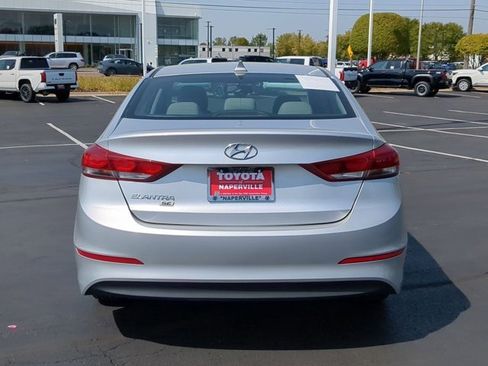 Used 2017 Hyundai Elantra SE image 8