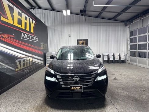 Used 2025 Nissan Rogue SV FWD image 17