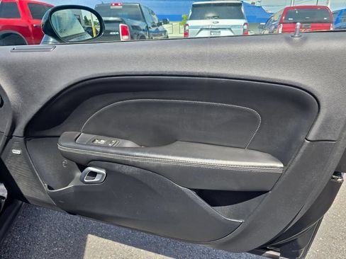 Used 2016 Dodge Challenger SXT Plus RWD image 19