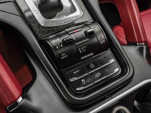 Used 2016 Porsche Cayenne GTS image 32
