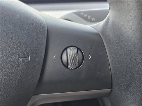 Used 2022 Tesla Model 3 Standard Range RWD image 12