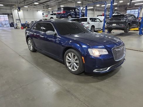 Used 2015 Chrysler 300 C Platinum image 3
