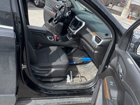 Certified 2023 GMC Acadia SLE w/ Driver Convenience Package image 5