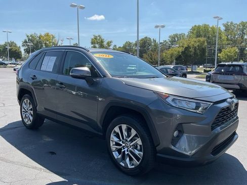 Used 2021 Toyota RAV4 XLE Premium FWD image 5
