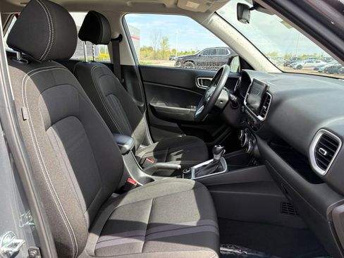 Used 2025 Hyundai Venue SEL FWD image 13