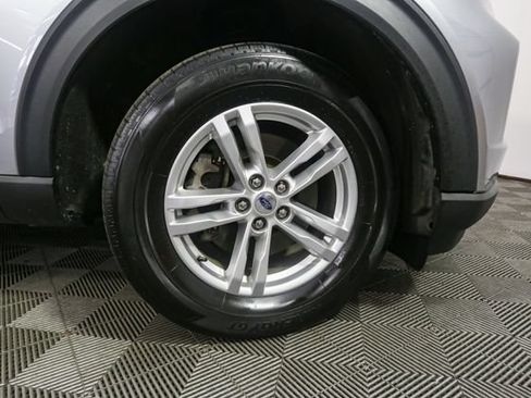 Used 2023 Ford Explorer XLT w/ Equipment Group 202A AWD/4WD image 15