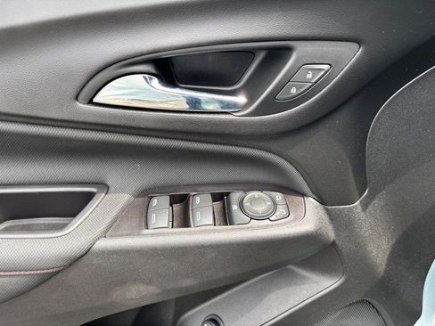 Used 2022 Chevrolet Equinox RS w/ Infotainment Package FWD image 15