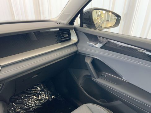 New 2026 Volkswagen Tiguan SE image 28