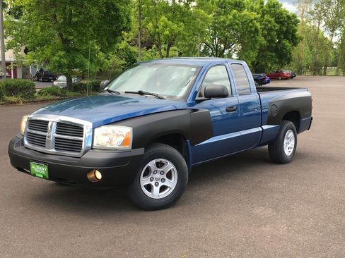 Used 2006 Dodge Dakota SLT w/ Trailer Tow Group RWD image 1