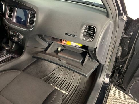 Used 2018 Dodge Charger R/T Scat Pack RWD image 39