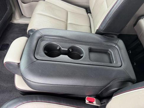 Used 2019 Kia Sedona EX image 26