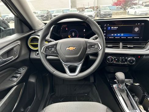 Used 2024 Chevrolet Trax LT w/ Driver Confidence Package FWD image 16