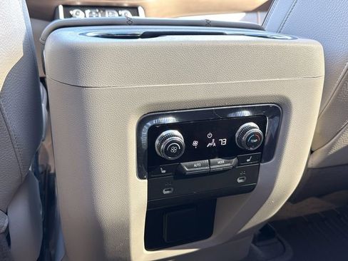 Used 2023 GMC Yukon XL Denali image 19