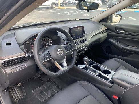 Used 2024 Nissan Altima 2.5 SV FWD image 14