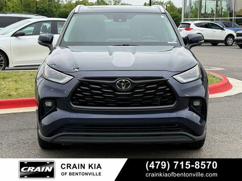 Used 2023 Toyota Highlander XLE AWD/4WD image 2