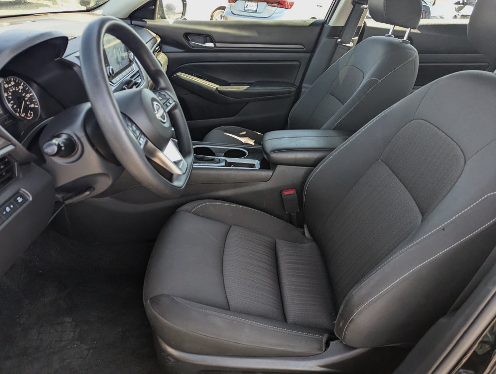 Used 2024 Nissan Altima 2.5 SV FWD image 24