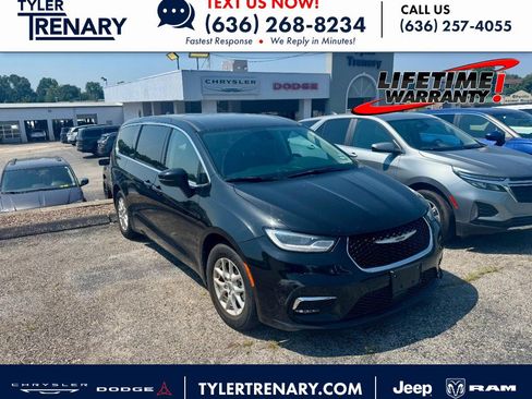 Used 2023 Chrysler Pacifica Touring-L FWD image 1