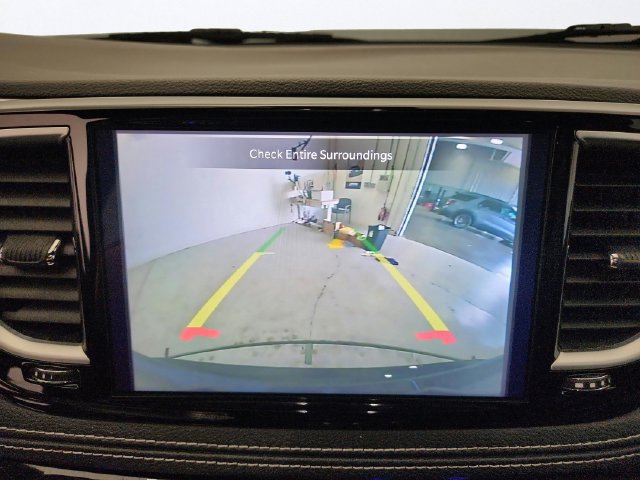 Used 2025 Chrysler Pacifica Limited FWD image 19