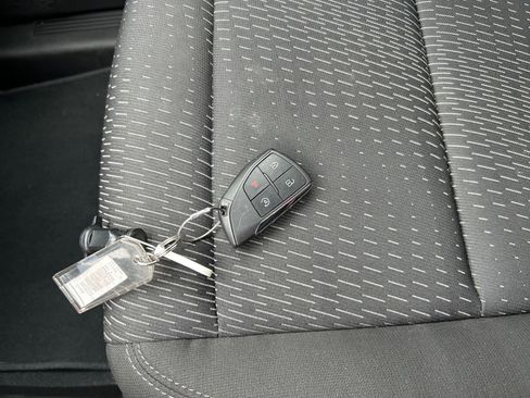 Used 2025 Chevrolet Equinox LT FWD image 18