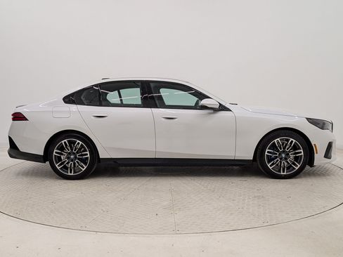 New 2026 BMW 530i xDrive w/ M Sport Package AWD/4WD image 8