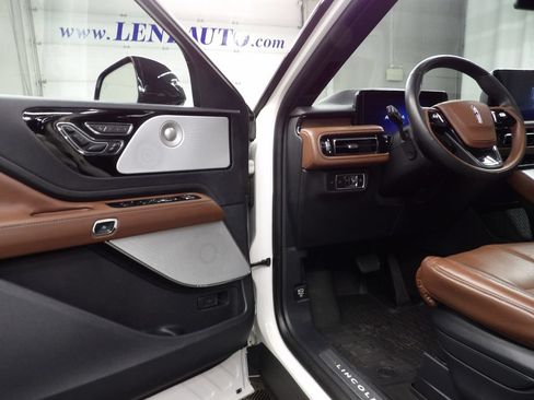 Used 2025 Lincoln Aviator Reserve w/ Luxury Package AWD/4WD image 46