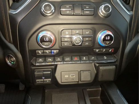 Used 2021 GMC Sierra 1500 AT4 w/ AT4 Premium Package AWD/4WD image 14