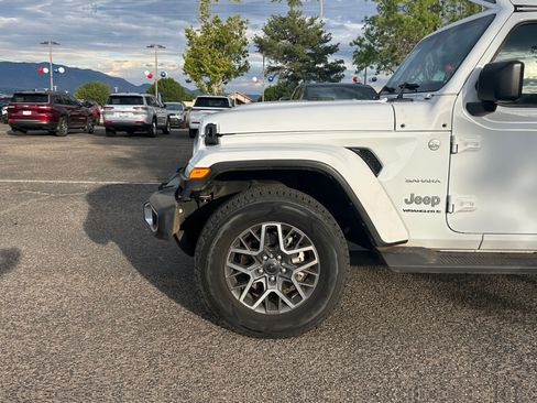 Used 2024 Jeep Wrangler Unlimited Sahara AWD/4WD image 26