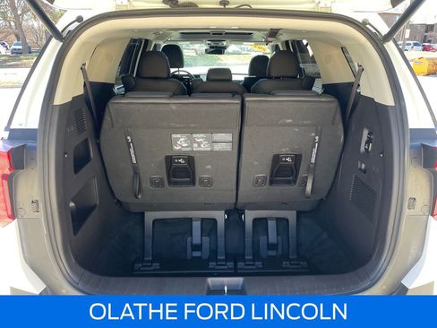 Used 2025 Kia Carnival SX Prestige image 26