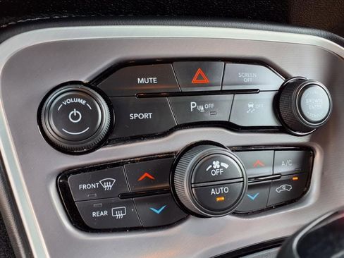 Used 2022 Dodge Challenger GT image 29