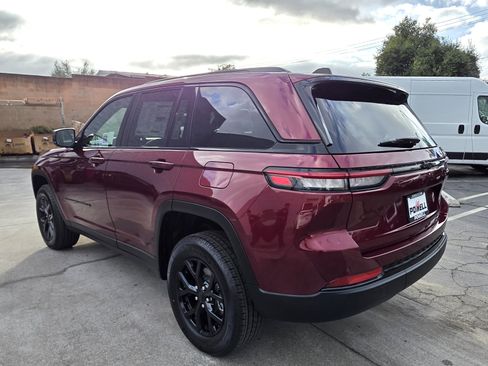 New 2025 Jeep Grand Cherokee Altitude RWD image 3
