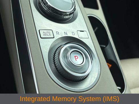 Used 2022 Genesis GV70 2.5T w/ Select Package AWD/4WD image 17