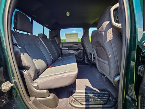 New 2026 RAM 1500 Express AWD/4WD image 34