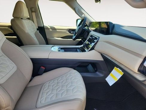 New 2025 Nissan Armada Platinum image 15