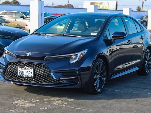 Used 2026 Toyota Corolla SE FWD image 3