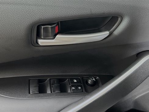 Used 2025 Toyota Corolla SE FWD image 17