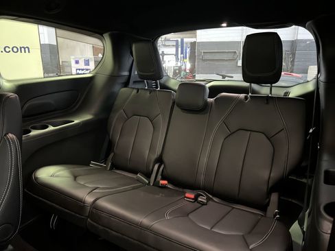 New 2026 Chrysler Pacifica Select image 30