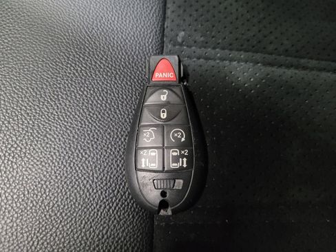 Used 2018 Dodge Grand Caravan SXT image 32