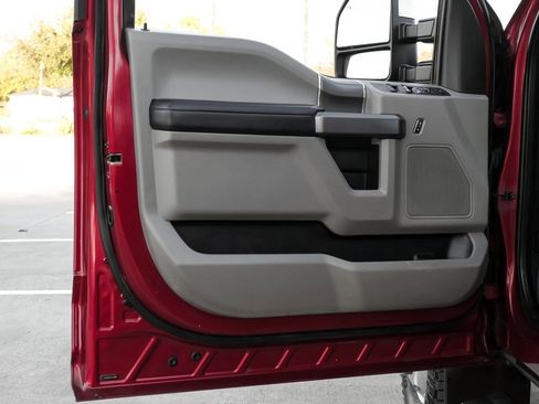 Used 2018 Ford F350 XLT w/ XLT Premium Package image 44