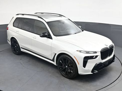 Used 2025 BMW X7 M60i AWD/4WD image 33