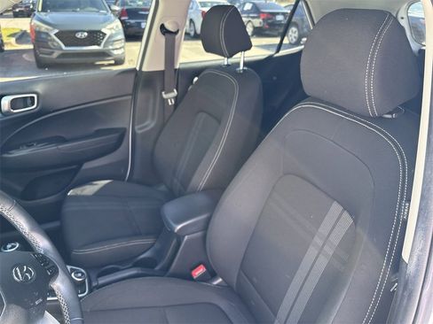 Used 2023 Hyundai Venue SEL image 13