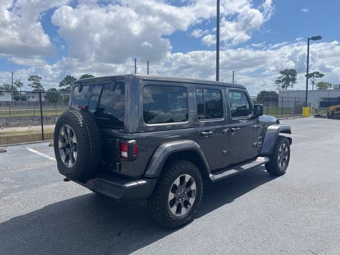Used 2018 Jeep Wrangler Unlimited Sahara AWD/4WD image 6