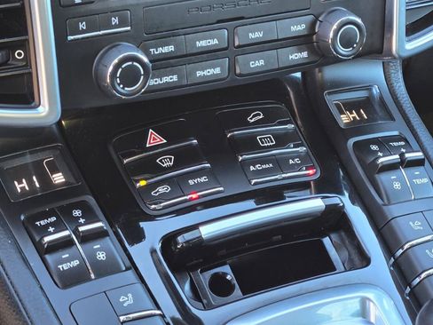 Used 2018 Porsche Cayenne image 25