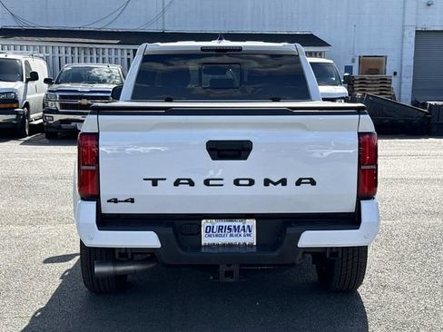 Used 2024 Toyota Tacoma TRD Sport w/ TRD Sport Upgrade Package AWD/4WD image 3