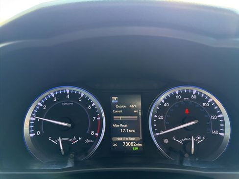 Used 2018 Toyota Highlander SE image 10