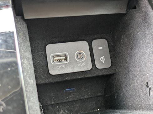 Used 2017 Genesis G90 3.3T Premium image 32